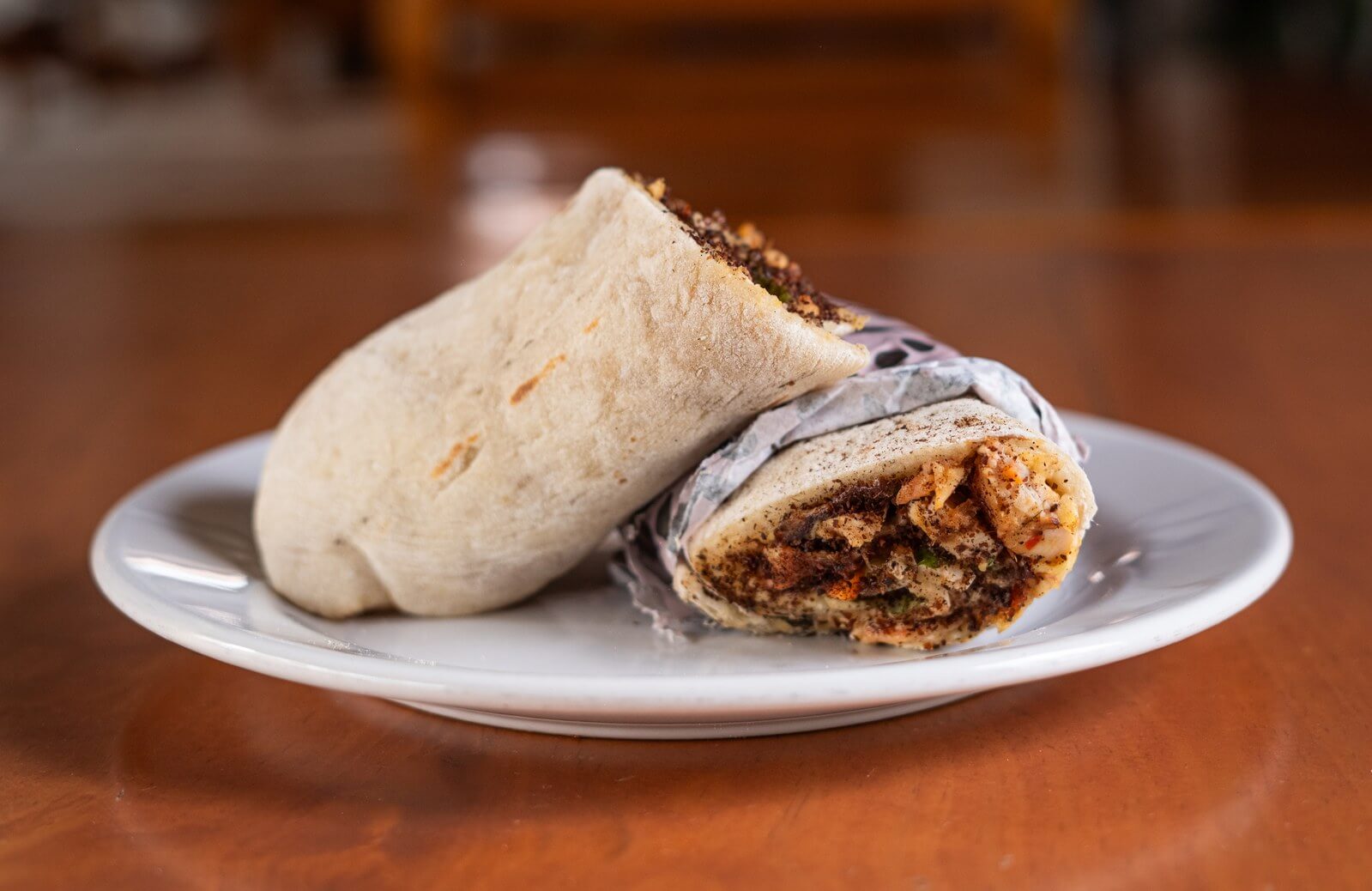 Kebab de pollo Peri Peri, vista del relleno con pollo deshebrado