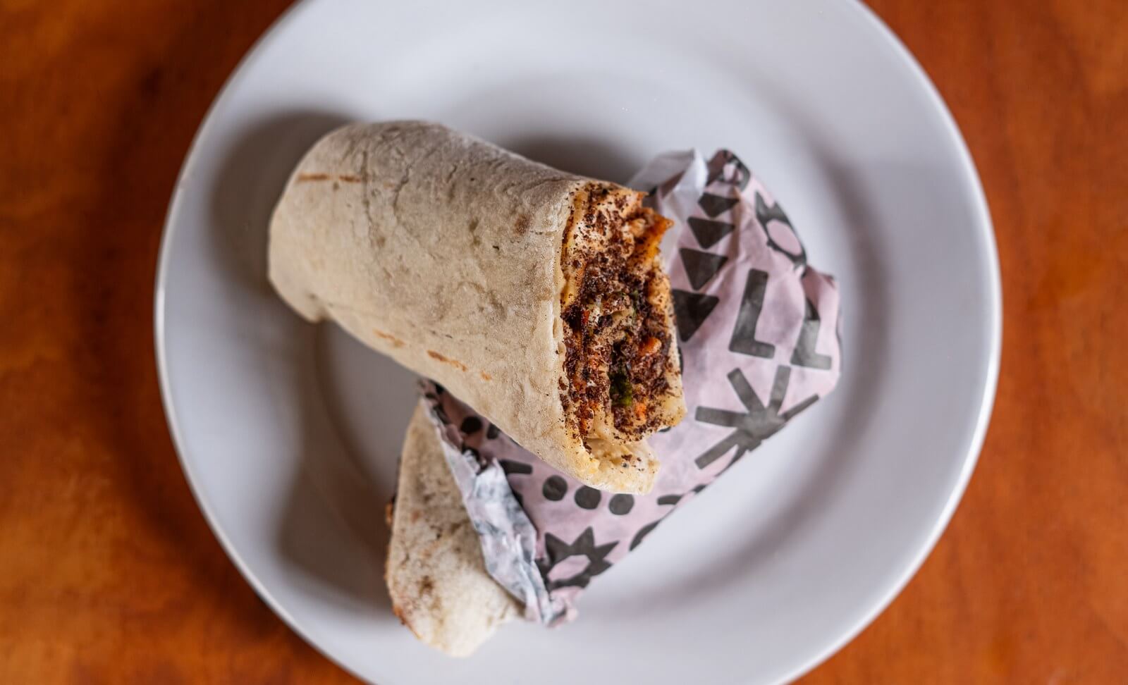 Kebab de pollo Peri Peri, vista superior del platillo terminado