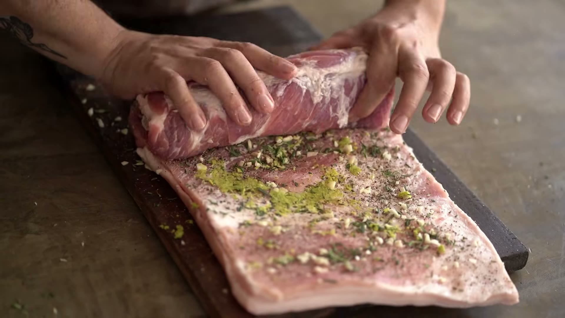 Configuración de tres zonas en el Weber para la porchetta