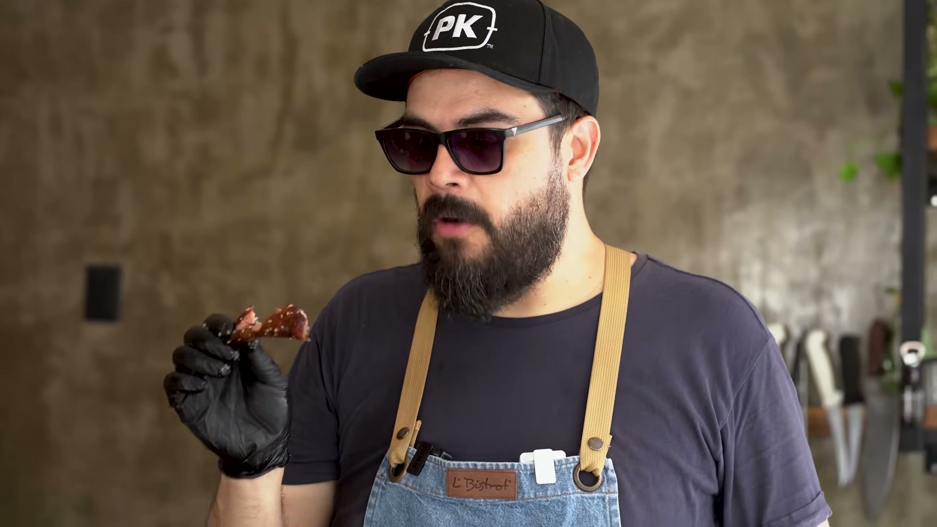Costilla estilo Hollywood mordida, mostrando la suavidad