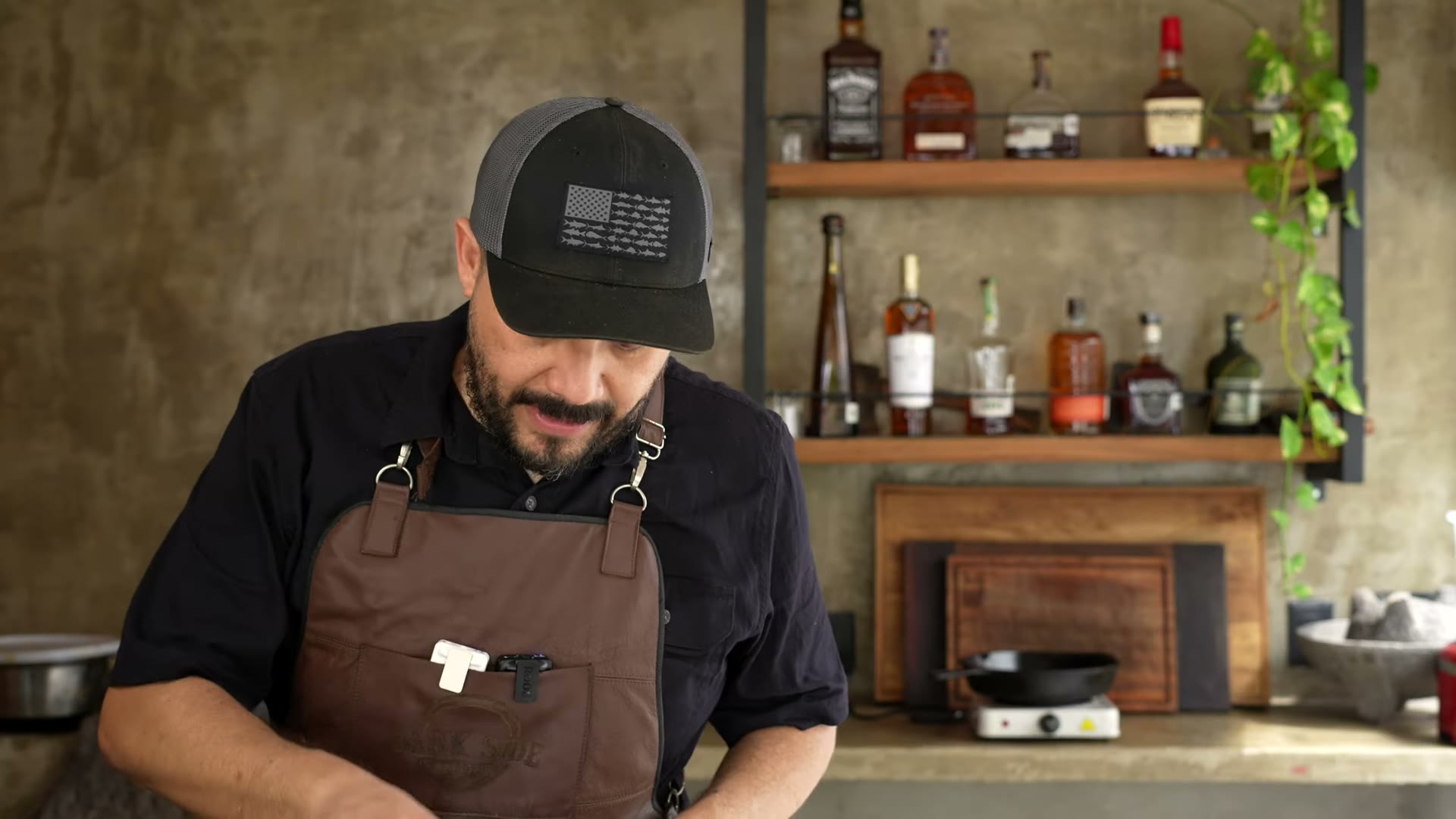 Chamorro ahumado a la italiana bañado en salsa de tomate