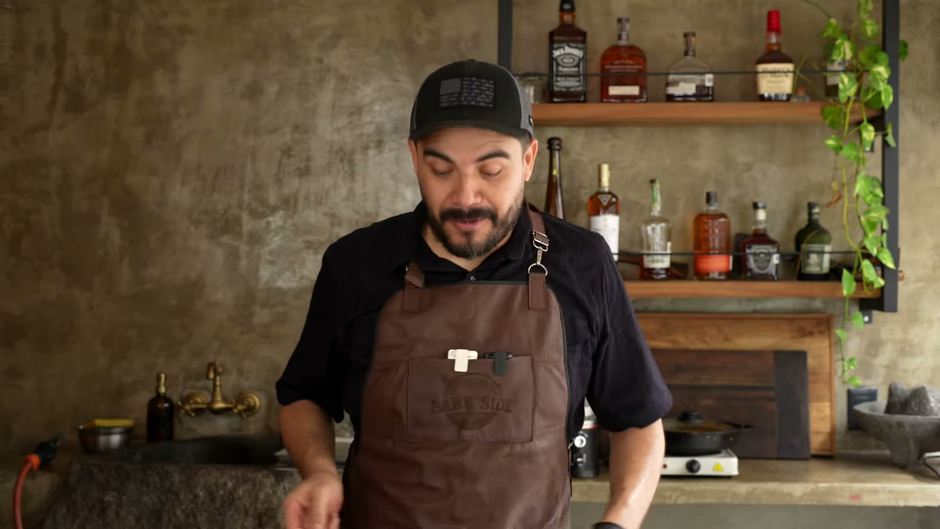 Chamorros bañados en salsa italiana antes de meter al horno