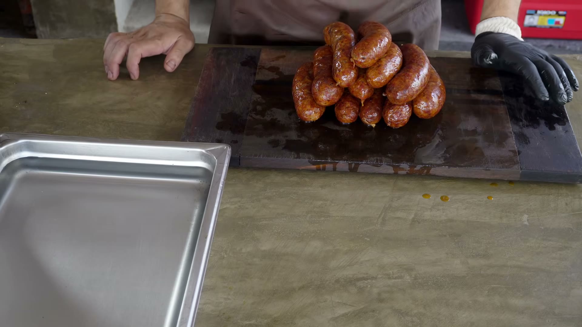 Chorizos de brisket ahumados enteros