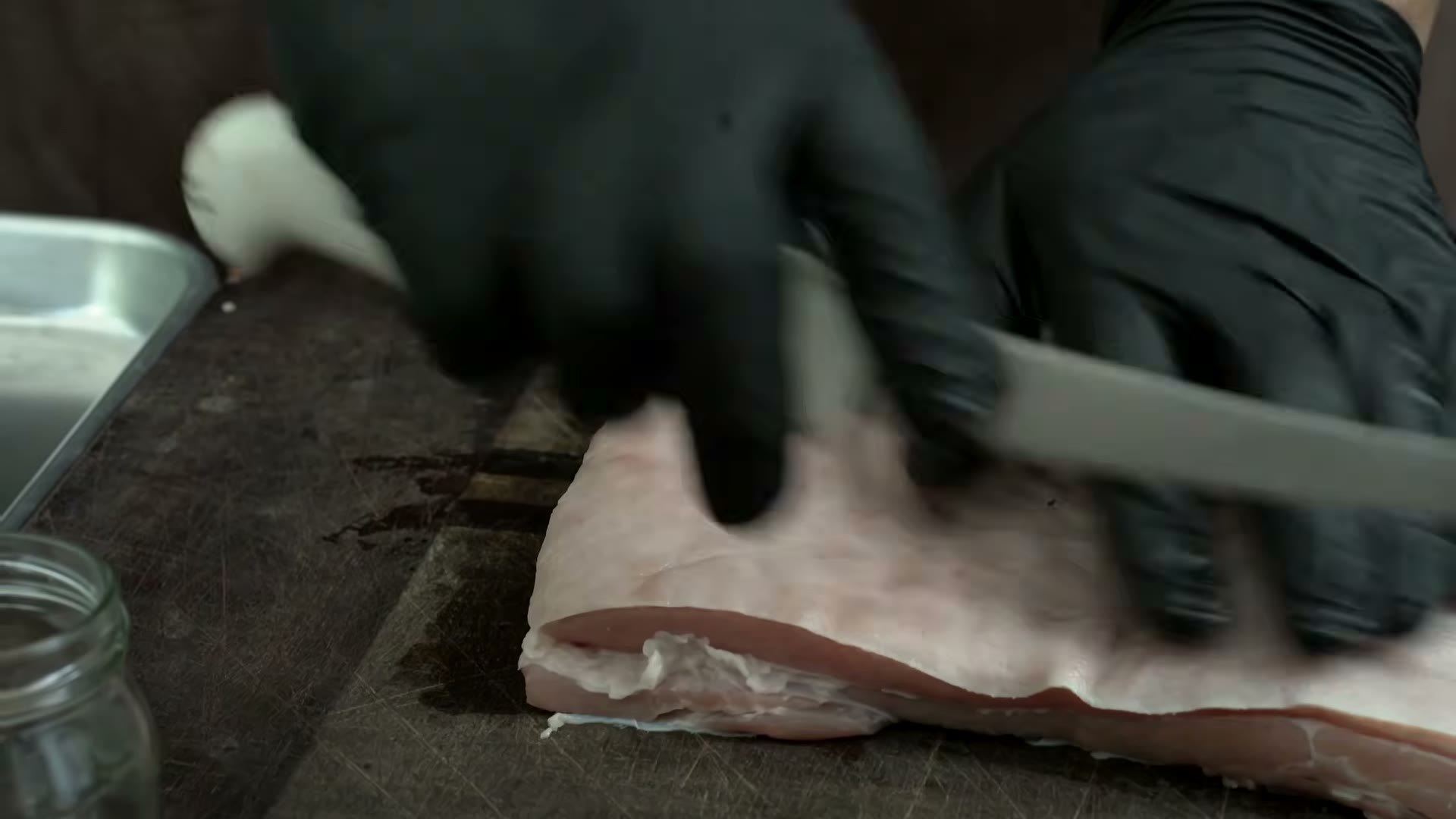 Pork belly con costra de sal sobre la piel