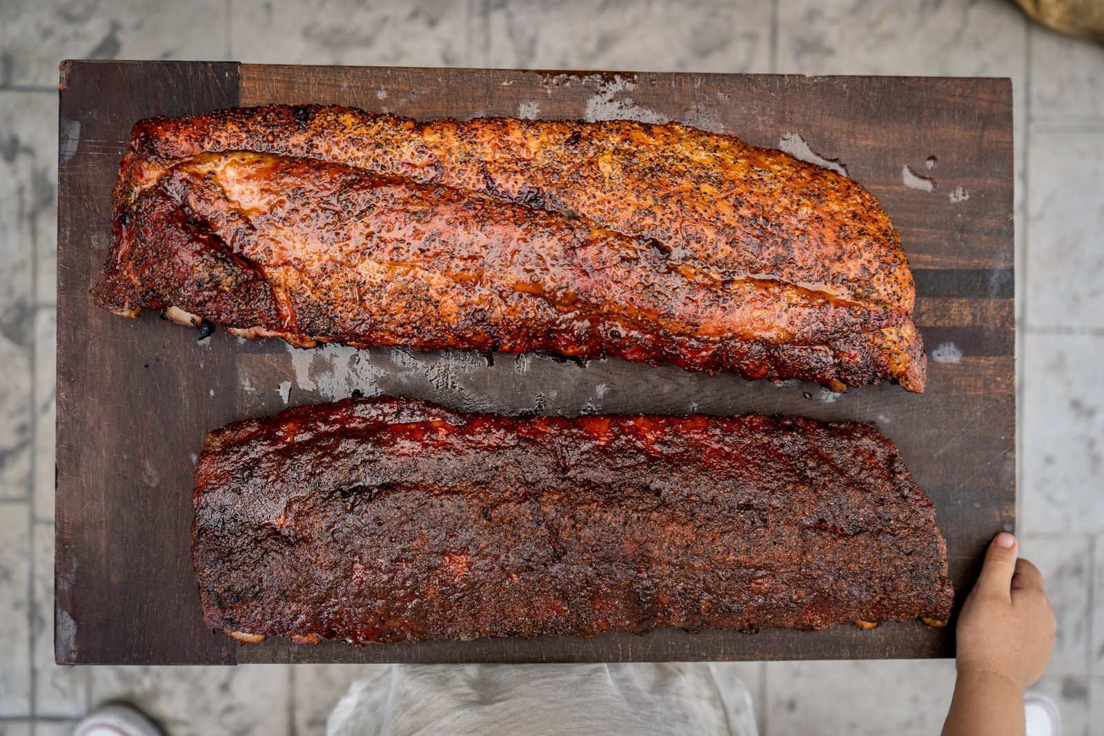 Costillas Texas y Memphis servidas juntas para comparar