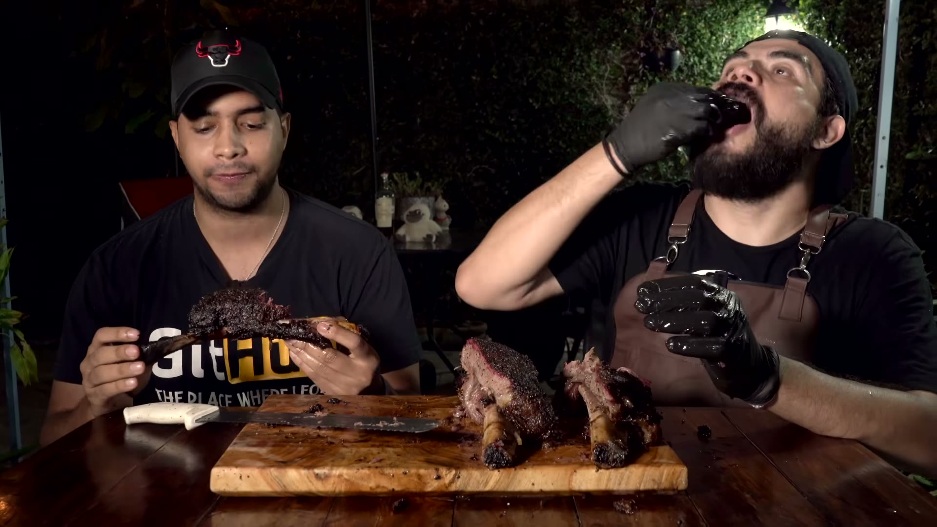 Envolviendo el short rib con la carne hacia abajo