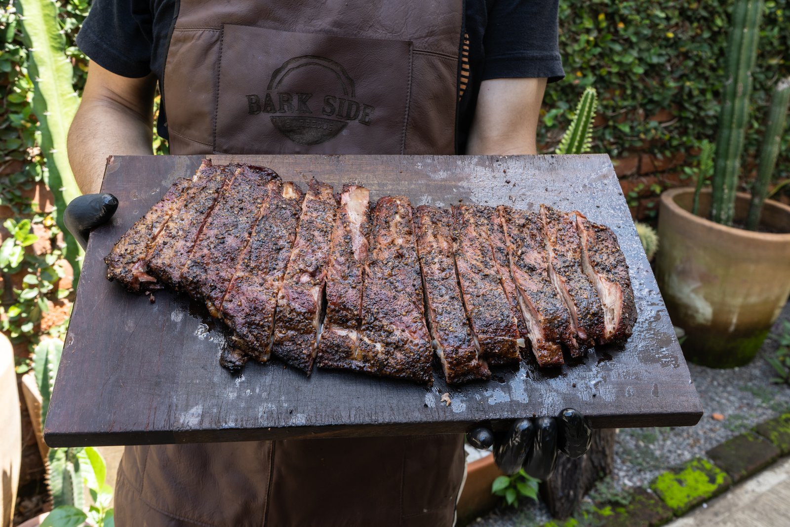 Costilla partida mostrando la mordida perfecta
