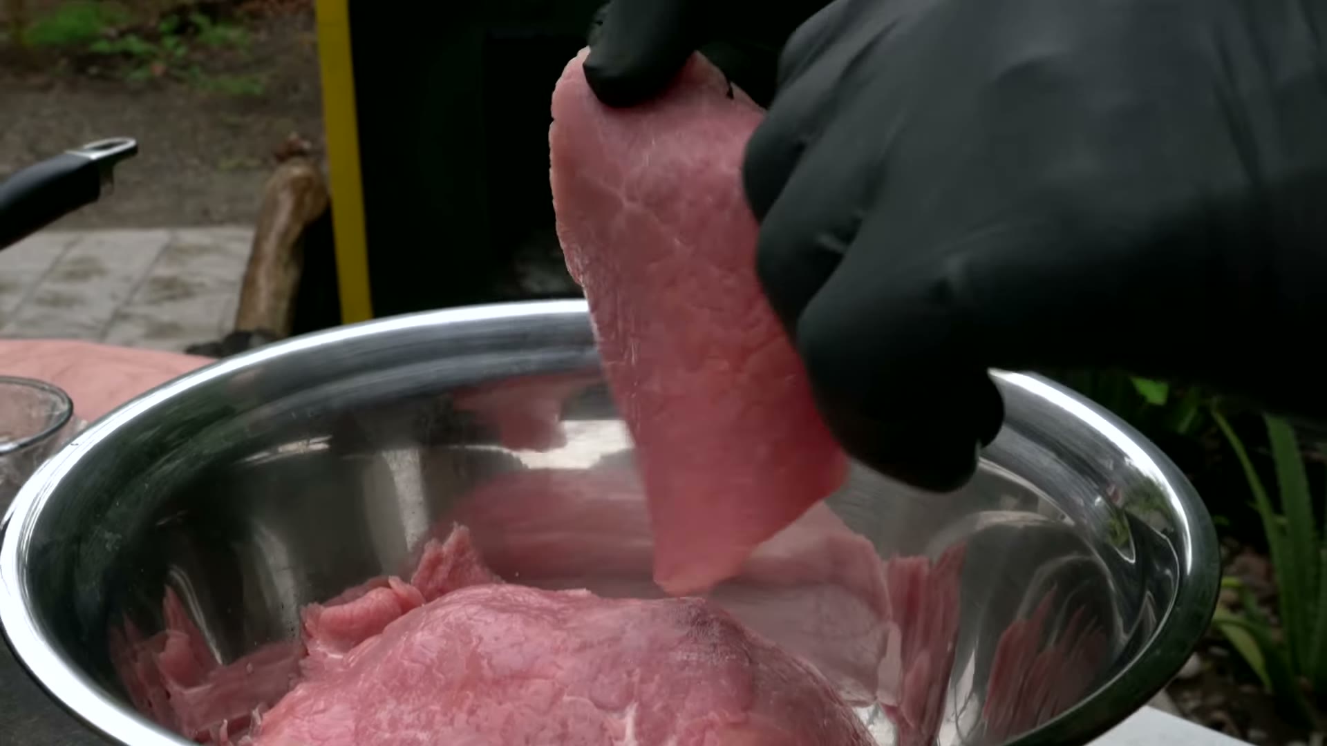 Reduciendo el marinado de cecina con cerveza y especias
