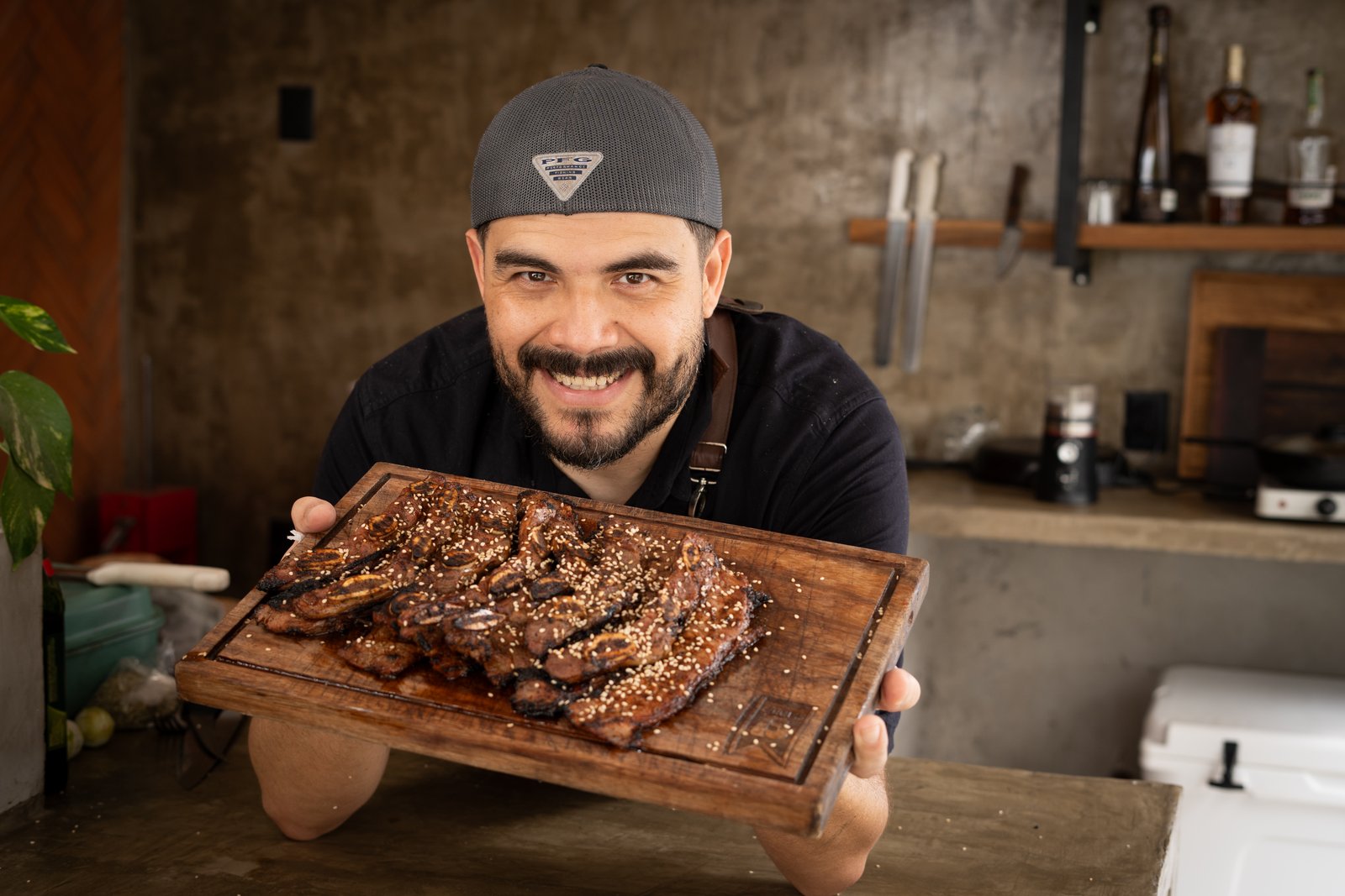 Short rib estilo coreano servido con ajonjolí