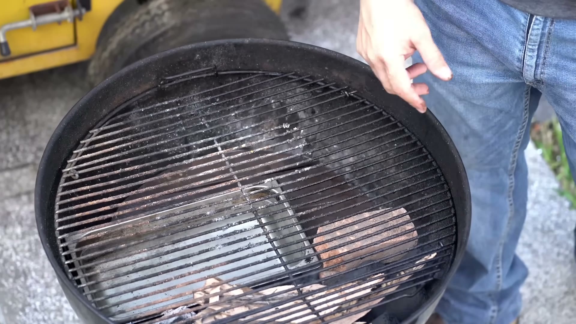 Costillas terminadas con el Weber modificado para ahumar