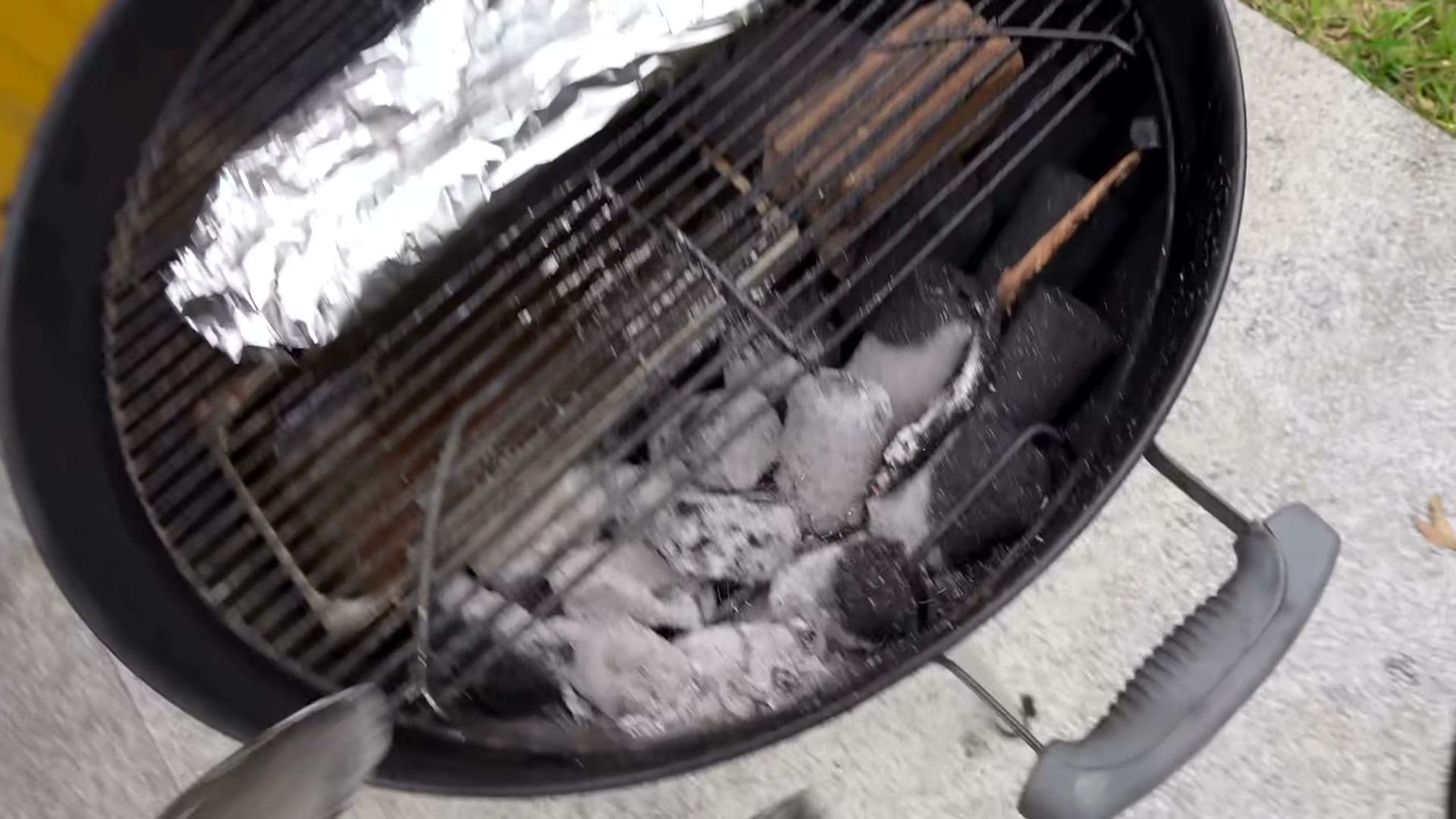Corte de la costilla mostrando smoke ring