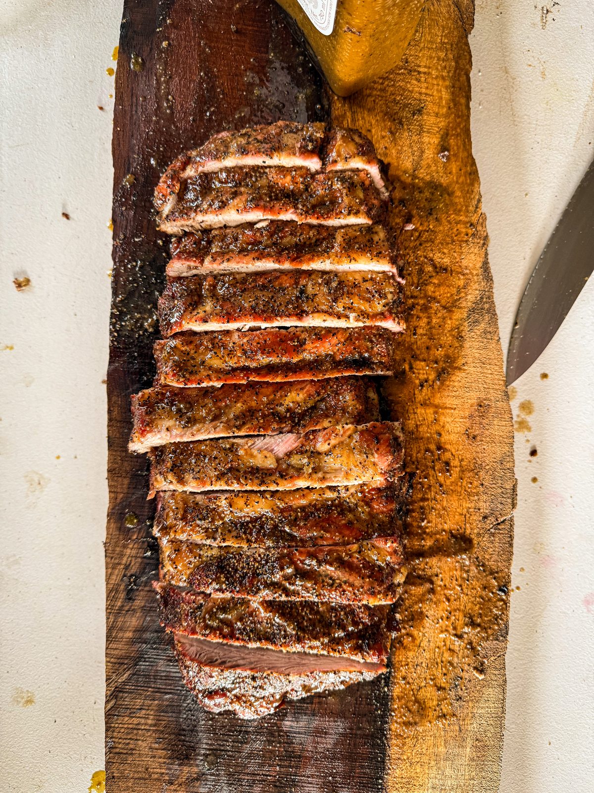 Costillas siendo probadas por la familia