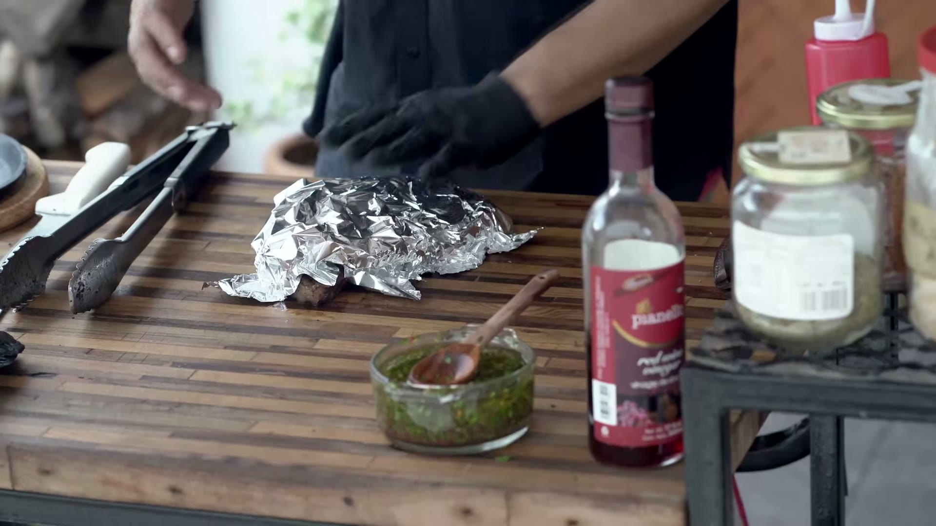 Chimichurri casero recién preparado