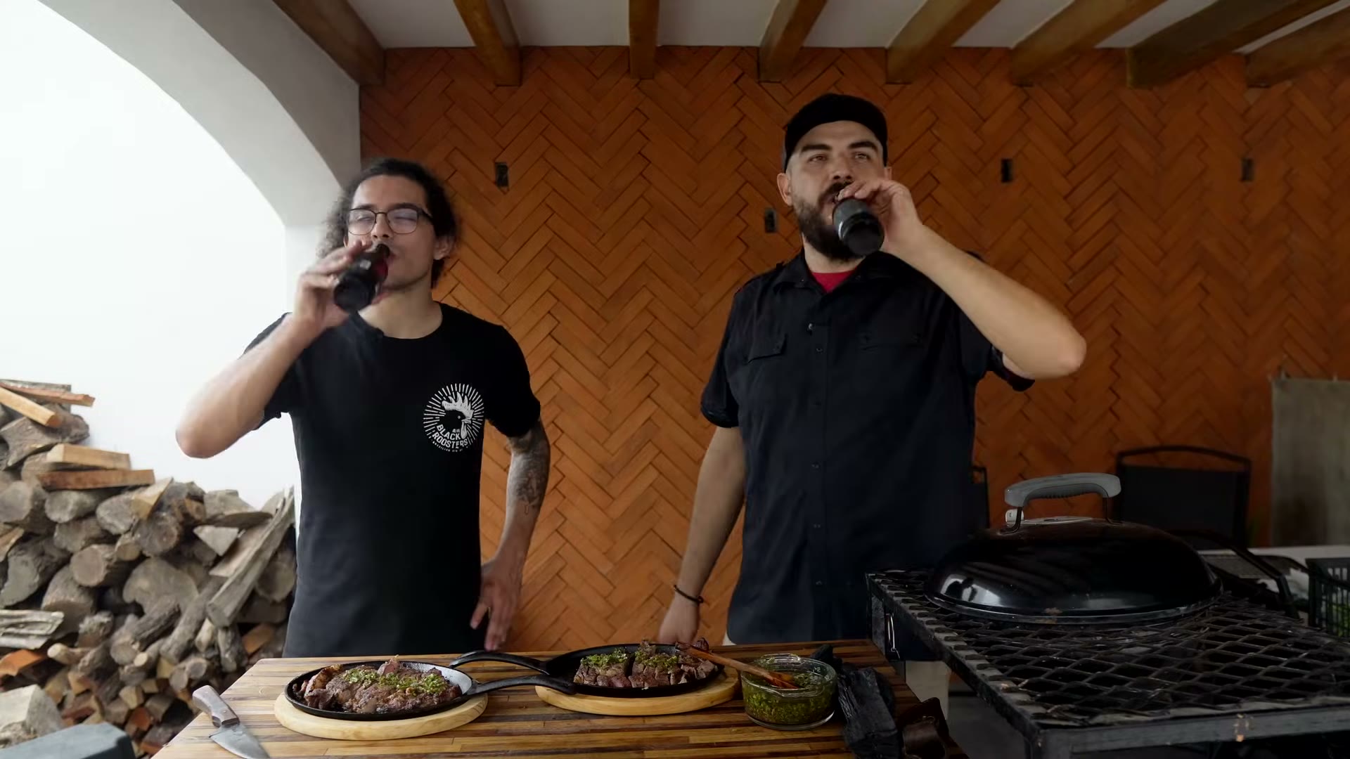 Ribeye servido con chimichurri
