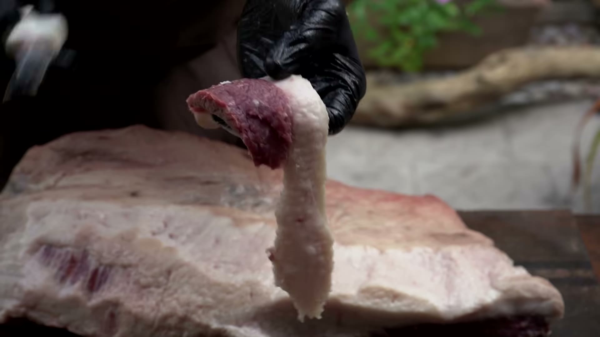 Brisket completamente rasurado, listo para el ahumador