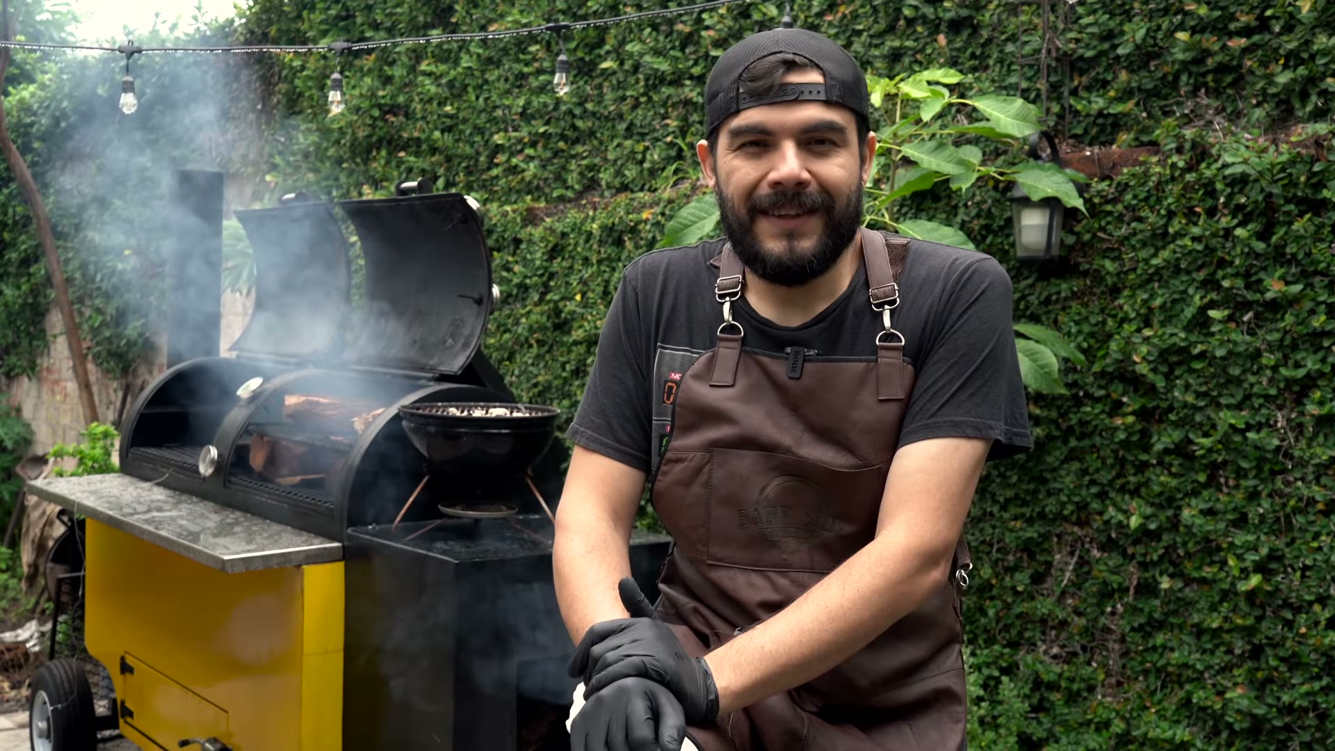 Quitando el pellejo y grasa de la parte inferior del brisket