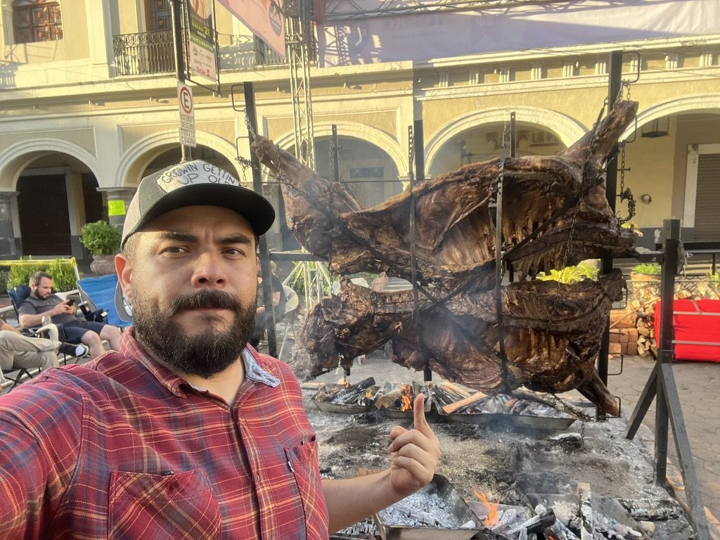 Óscar con la vaca entera ya terminada